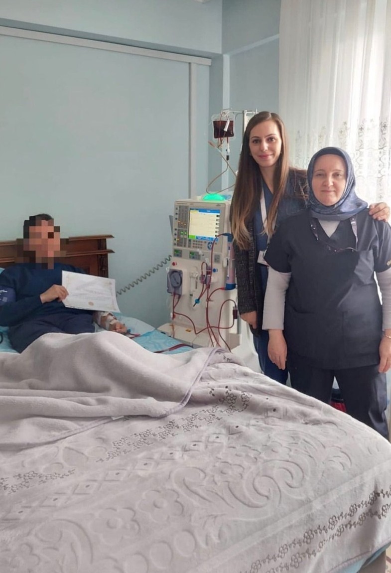 Evde hemodiyaliz uygulaması Kütahya’da başladı
Evde hemodiyaliz uygulaması Kütahya’da başladı