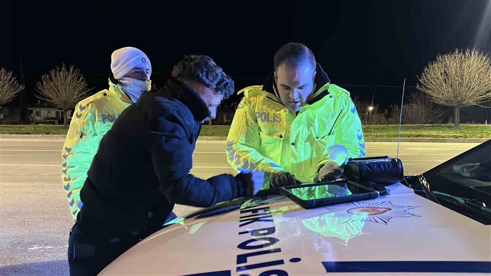 Evde unuttuğunu söylediği ehliyetine 2 kez alkollü araç kullanmaktan el konulduğu ortaya çıktı

