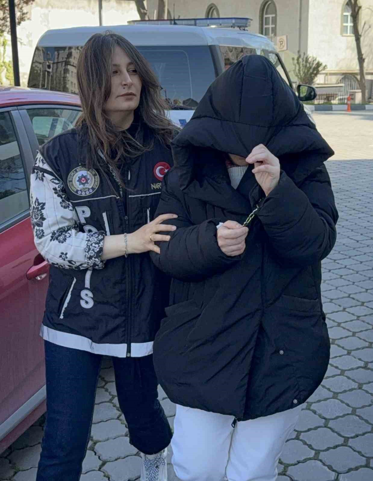 Evde uyuşturucuyla yakalanan kadın gözaltına alındı
