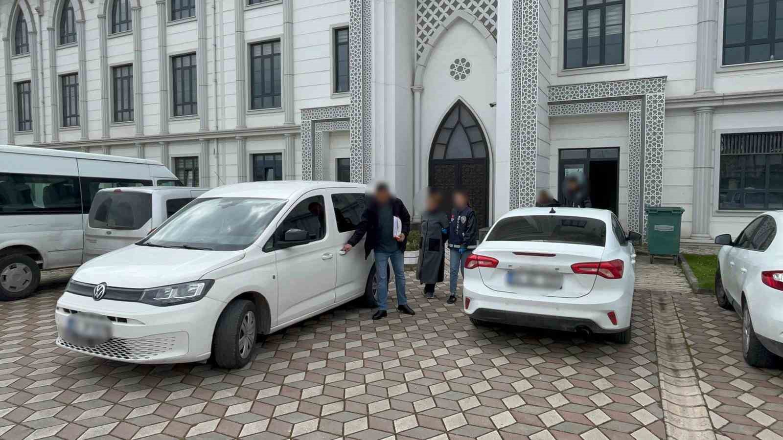 Evden 70 bin liralık ziynet hırsızlığı yapan 2 kadın tutuklandı
