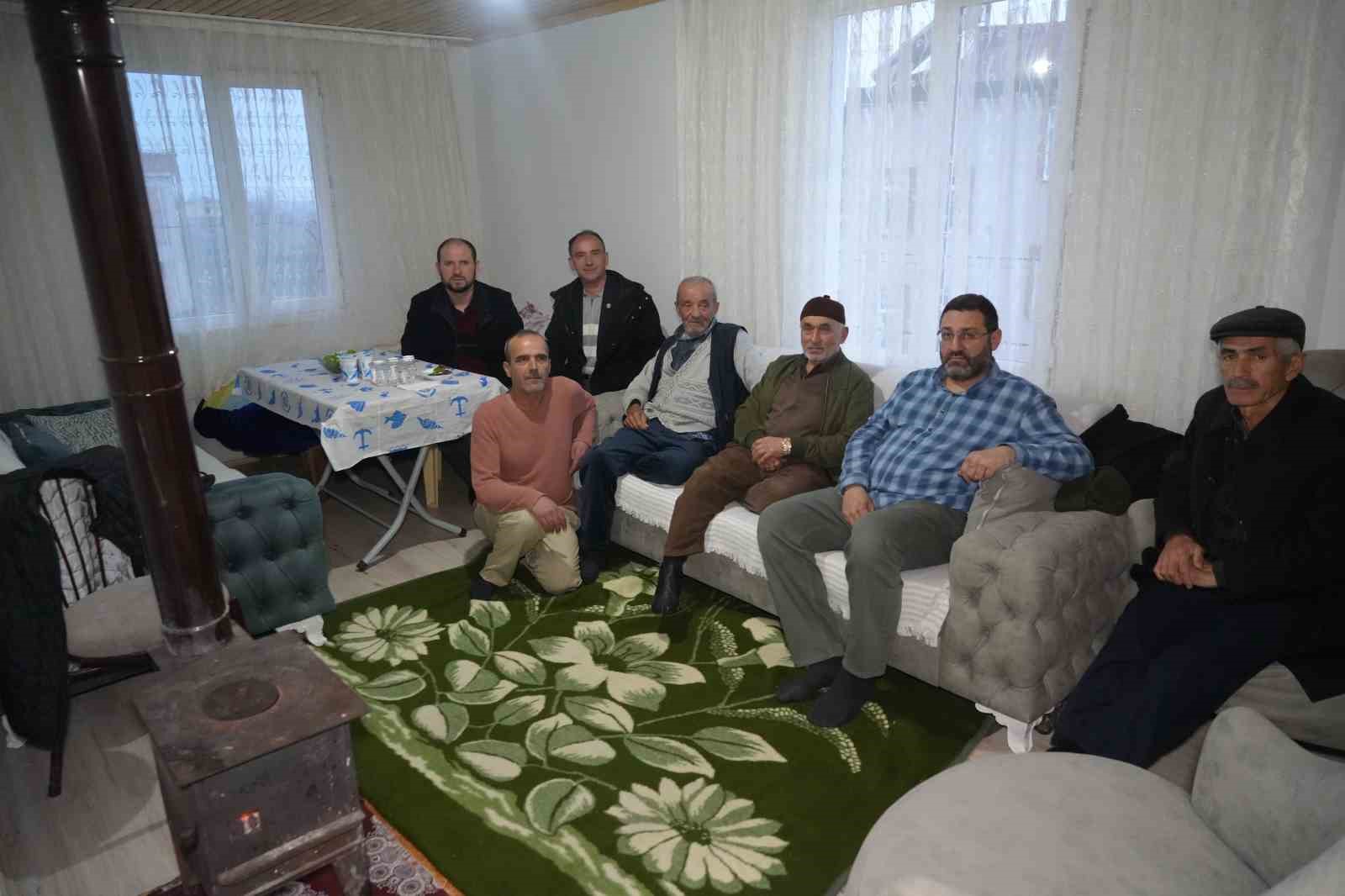 Evi yanan ailenin yaraları sarıldı: Yenilenen ev, bayram hediyesi oldu
Evi yanan ailenin yaraları sarıldı: Yenilenen ev, bayram hediyesi oldu