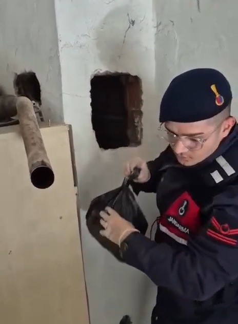 Evinde 2 bin 200 adeç sentetik hap ele geçirilen şahıs tutuklandı
