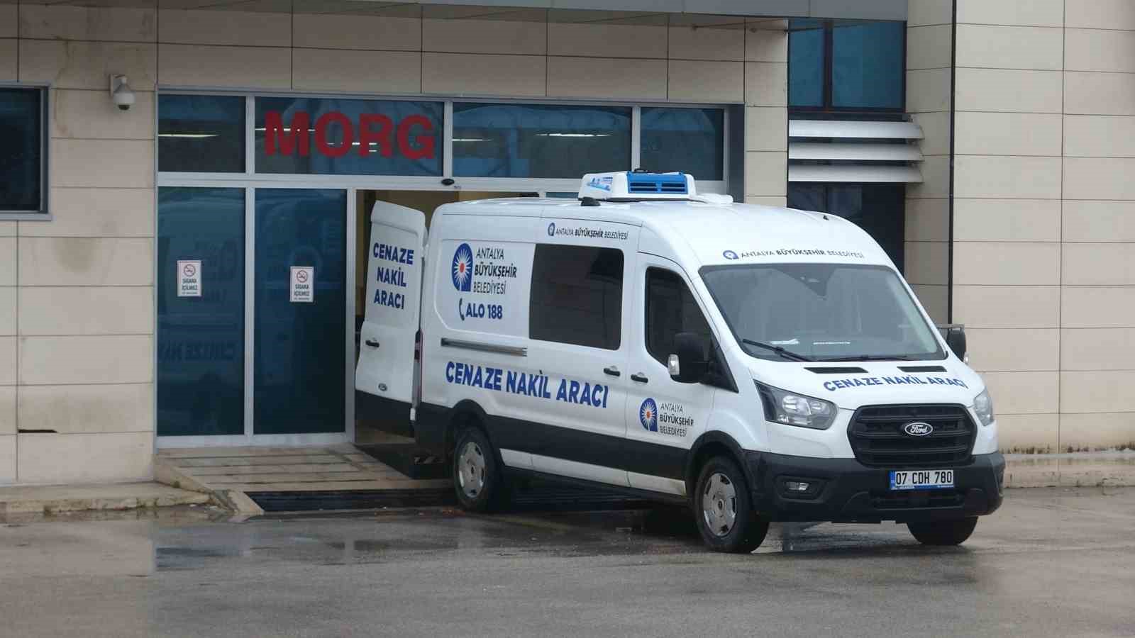 Evinde çıkan yangında ağır yaralanan yaşlı kadın hayatını kaybetti
