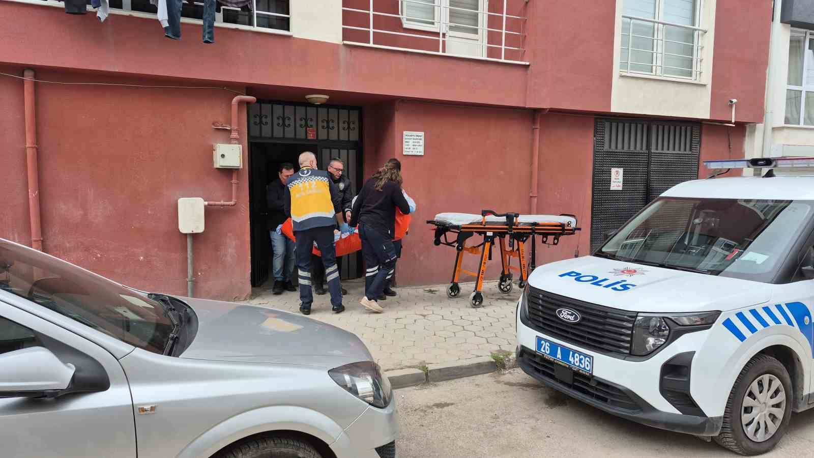 Evinde düşerek yaralanan yaşlı kadın dakikalarca yardım bekledi
