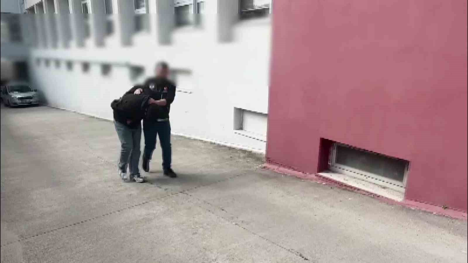 Evinde kokain, sentetik ecza, metamfetamin yakalatan şüpheli: "Ucuza bulduğum için aldım"
