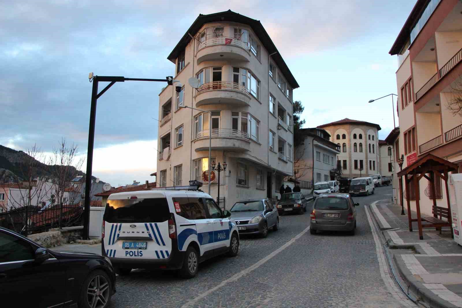 Evinde sahte içki içti, saatler sonra ölü bulundu

