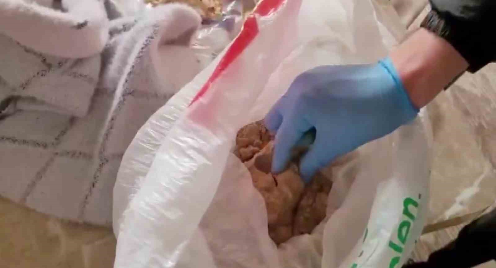 Evindeki sandıktan 814 gram eroin çıktı, "Satmıyorum, kullanıcıyım" dedi
