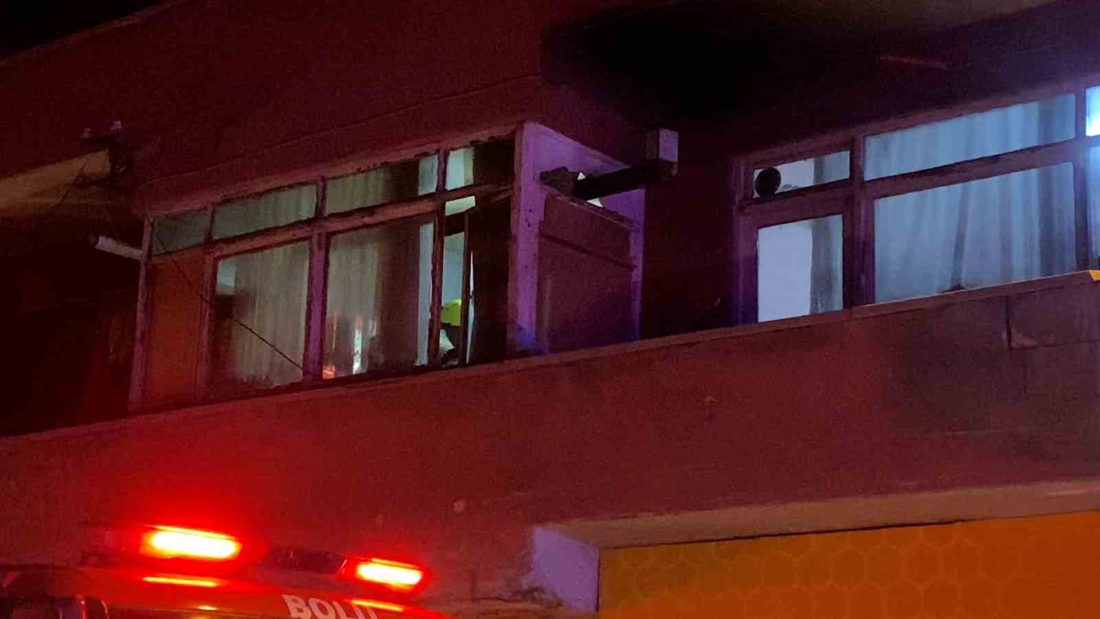 Evinin balkonundan soba borusu çıkarttı, vatandaş yangın var zannetti: Ekipler harekete geçti
