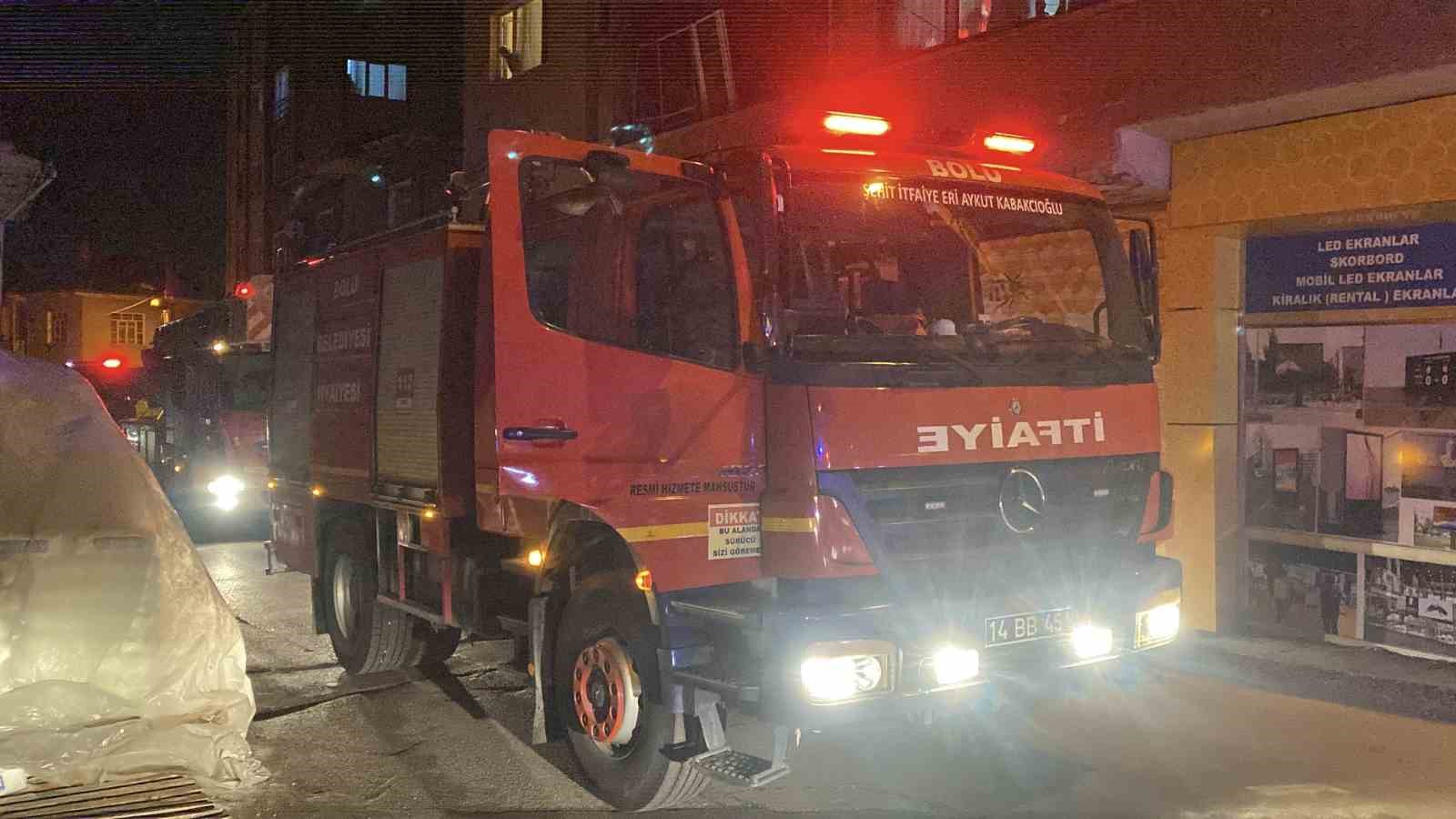 Evinin balkonundan soba borusu çıkarttı, vatandaş yangın var zannetti: Ekipler harekete geçti
