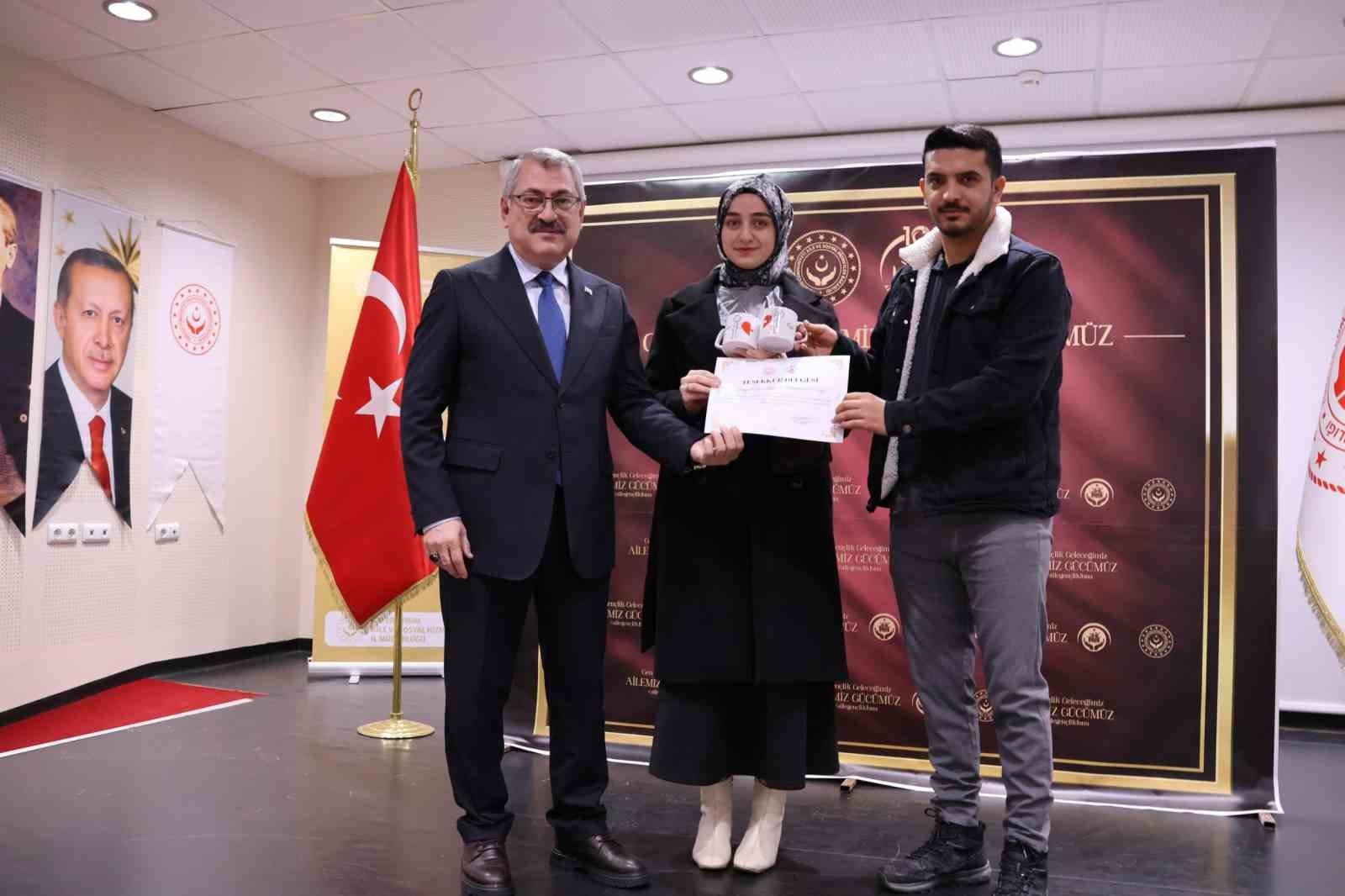 Evlenirken devletten destek gören gençler bir araya geldi
