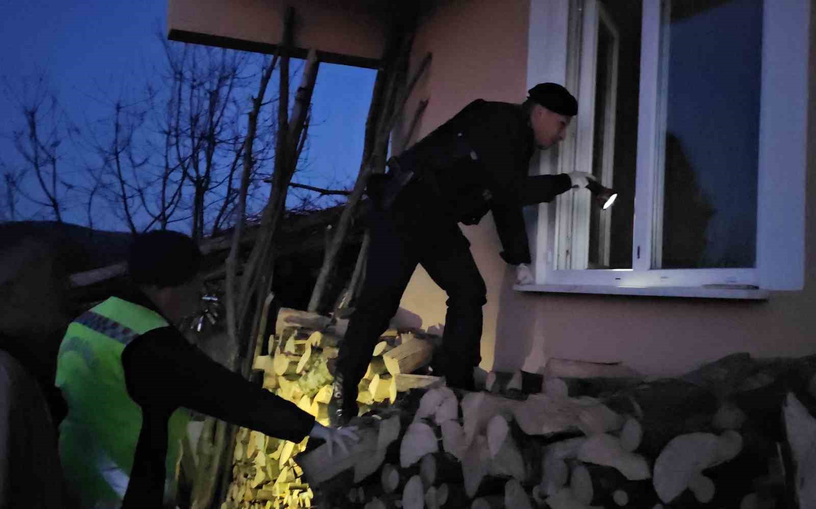 Evlere dadanan hırsızlar değerli eşya bulamayınca iş aletlerini çaldı
