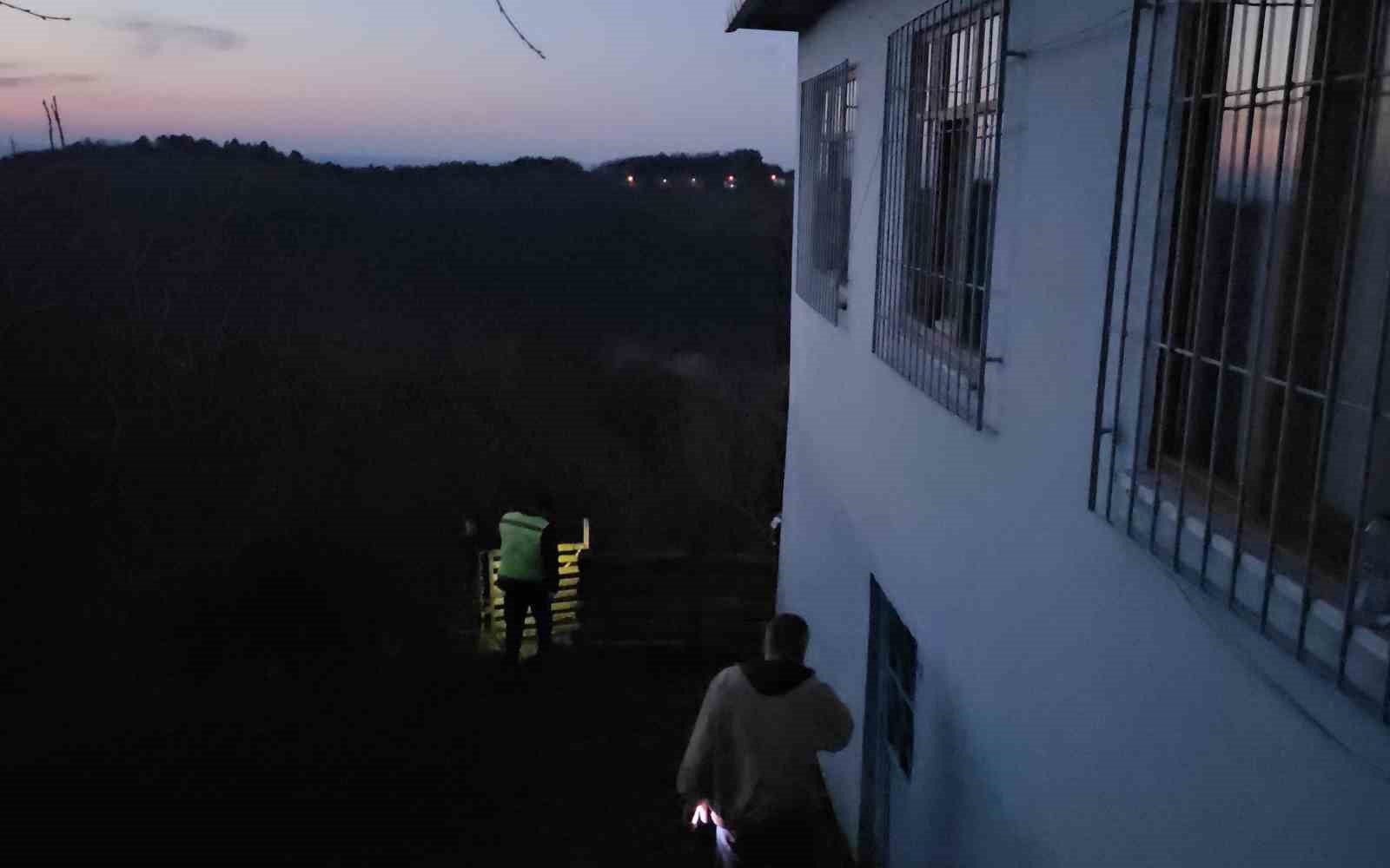 Evlere dadanan hırsızlar değerli eşya bulamayınca iş aletlerini çaldı
