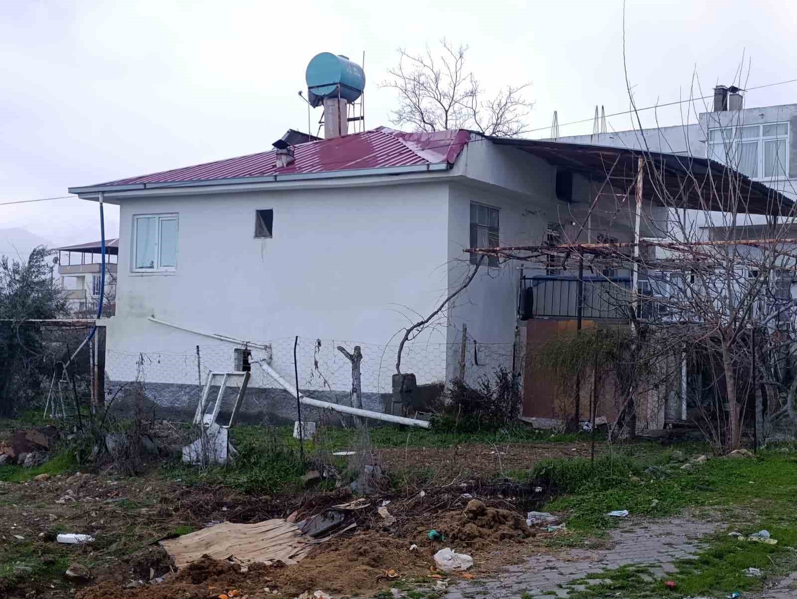 Evlerini devrettikleri oğulları kazada ölünce gelin evi sattı, yaşlı çift ortada kaldı iddiası
