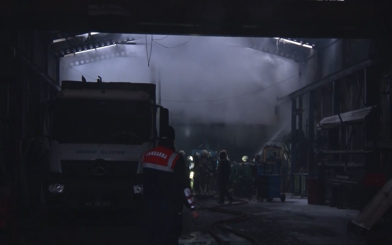 Eyüpsultan’da 3 iş yerinde yangın
