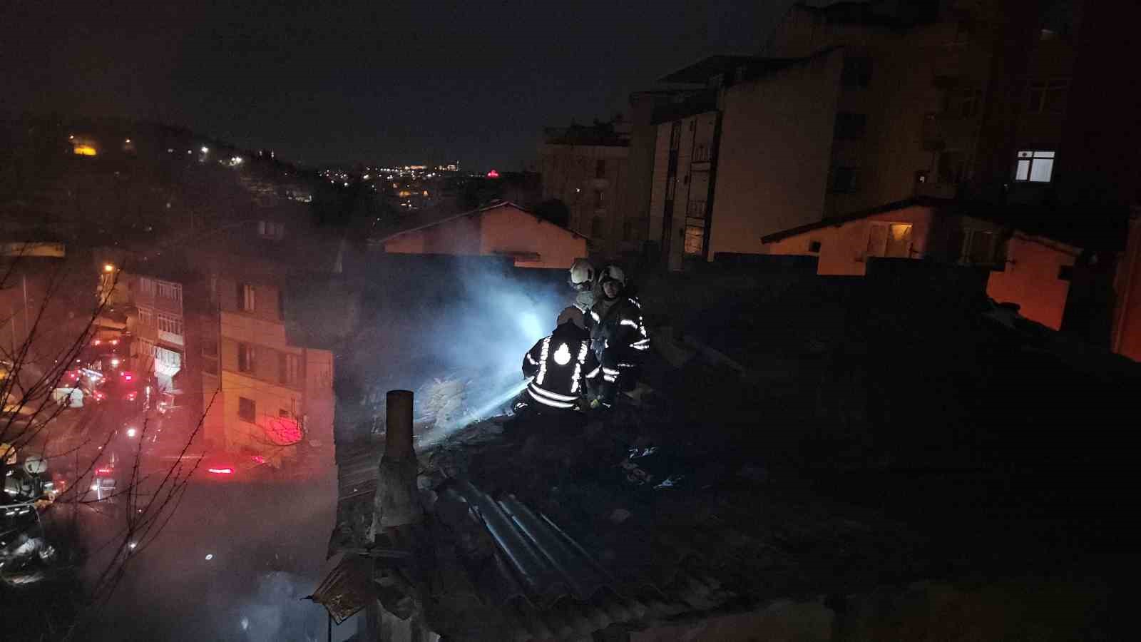 Eyüpsultan’da gecekondu yangını: 1 ölü 1 yaralı
