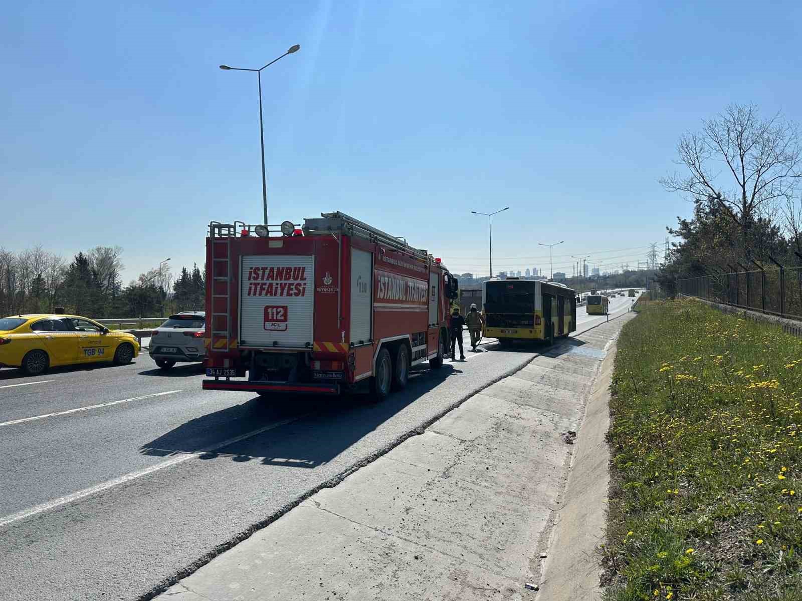 Eyüpsultan’da İETT otobüsünde korkutan yangın
