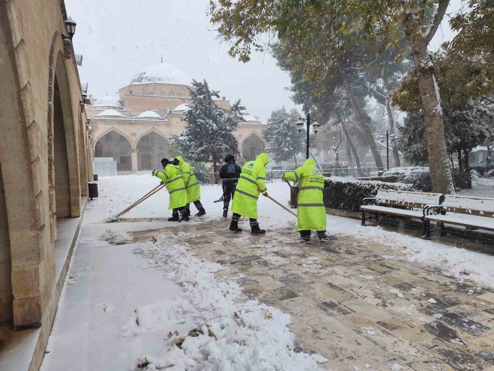 Eyyübiye Belediyesi ekiplerinin karla mücadelesi sürüyor
