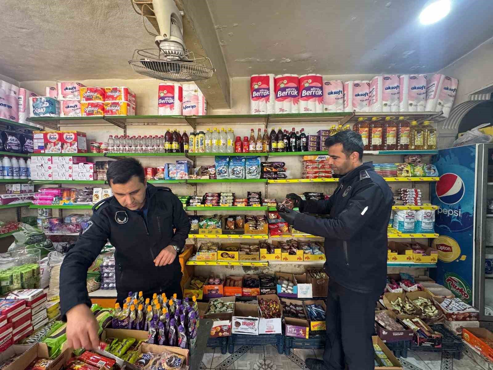 Eyyübiye zabıtası denetimlerini sürdürüyor
Eyyübiye zabıtası denetimlerini sürdürüyor