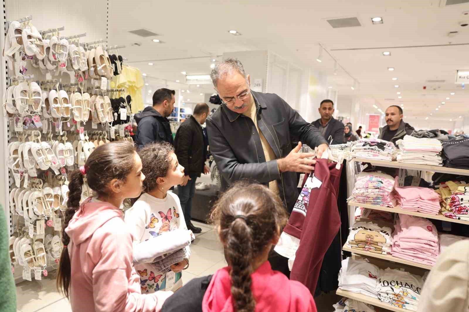 Eyyübiye’de yetim çocuklar bayramlık heyecanı yaşadı
