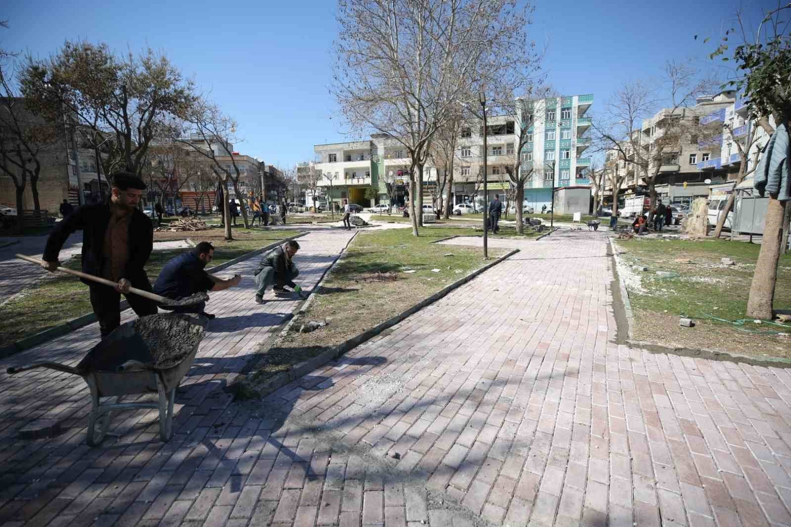 Eyyübiye’de yol ve parklar yenileniyor
