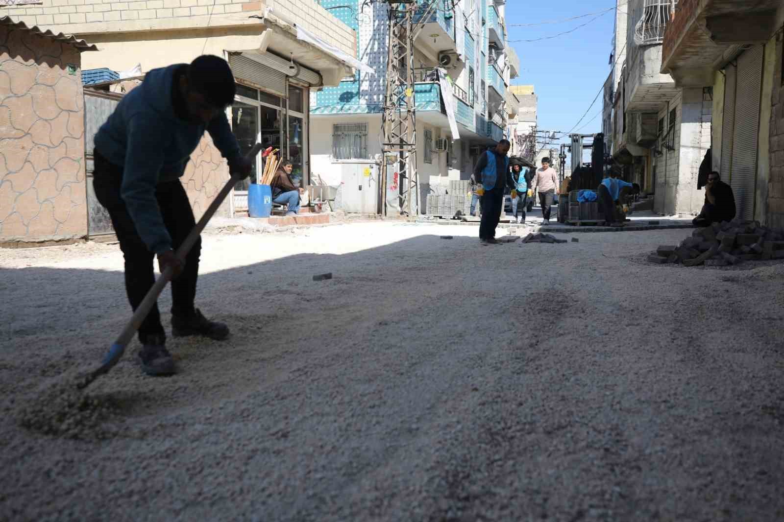 Eyyübiye’de yol ve parklar yenileniyor
