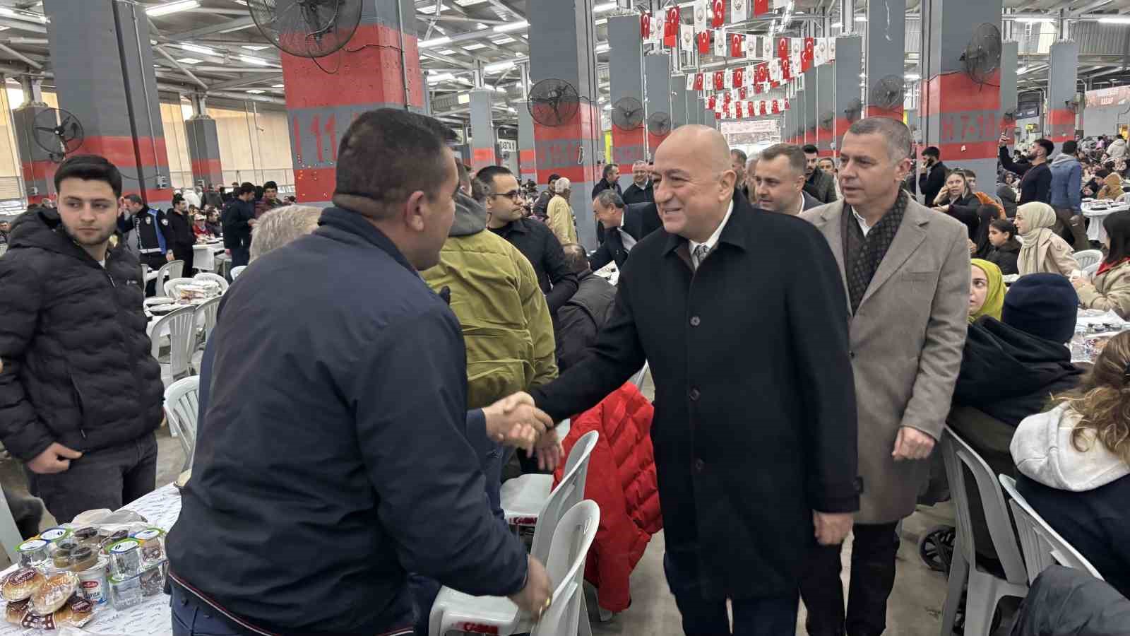 Ezine’de 10 bin kişi iftar sofrasında buluştu
