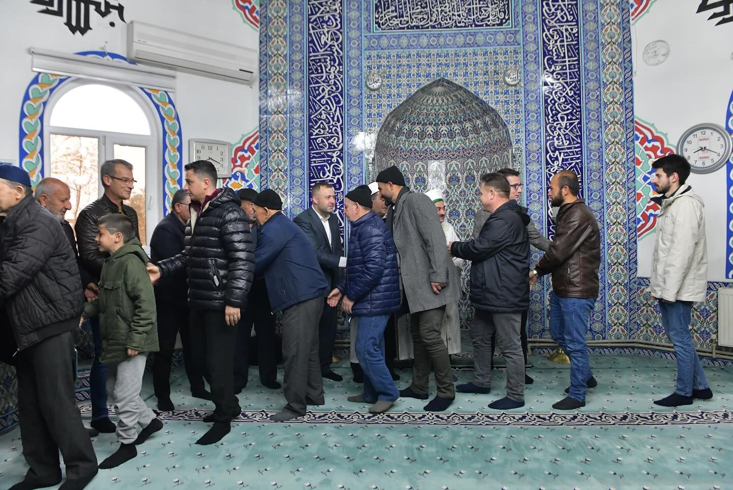 Ezine’de namaz sonrası bayramlaşma
