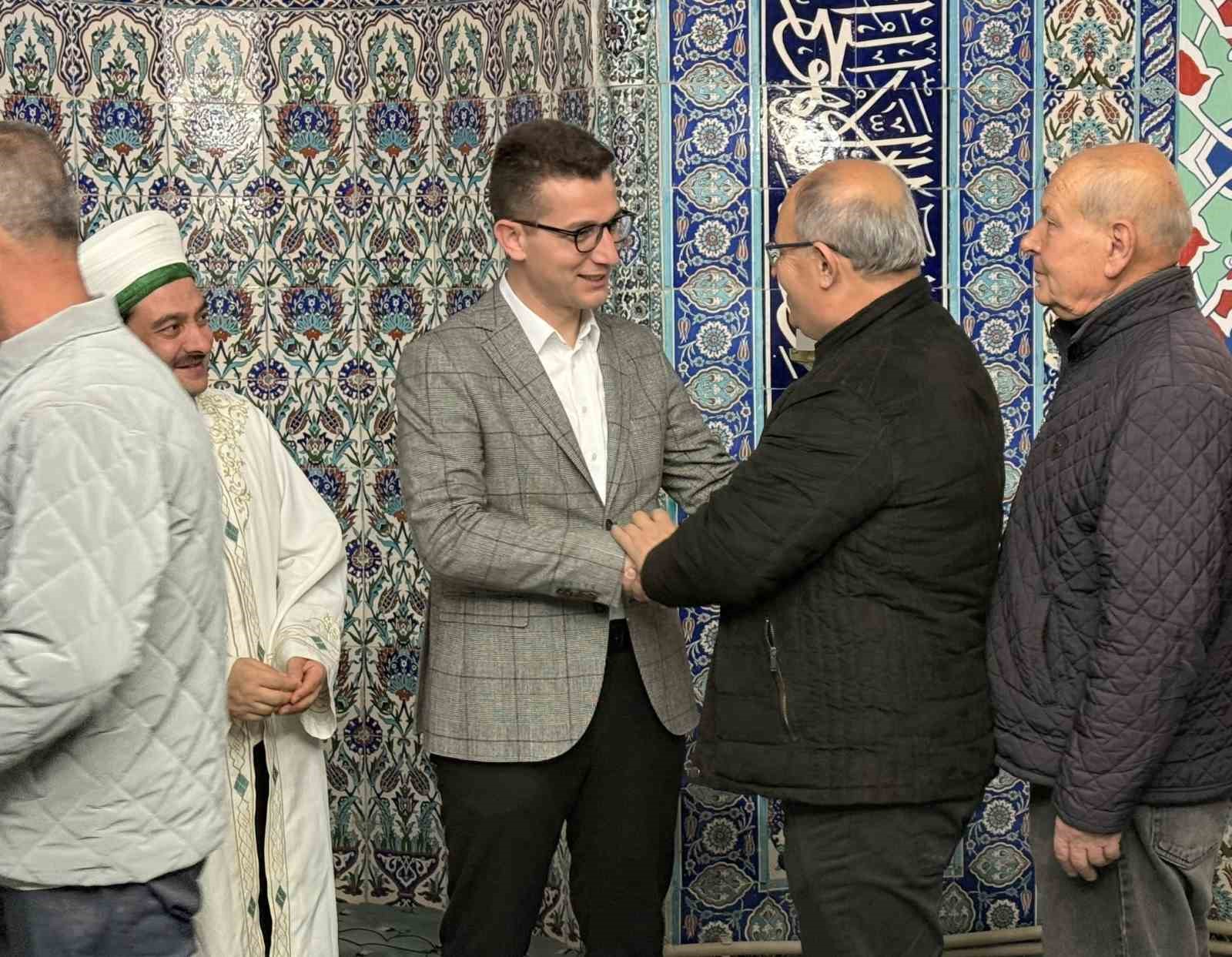 Ezine’de namaz sonrası bayramlaşma
