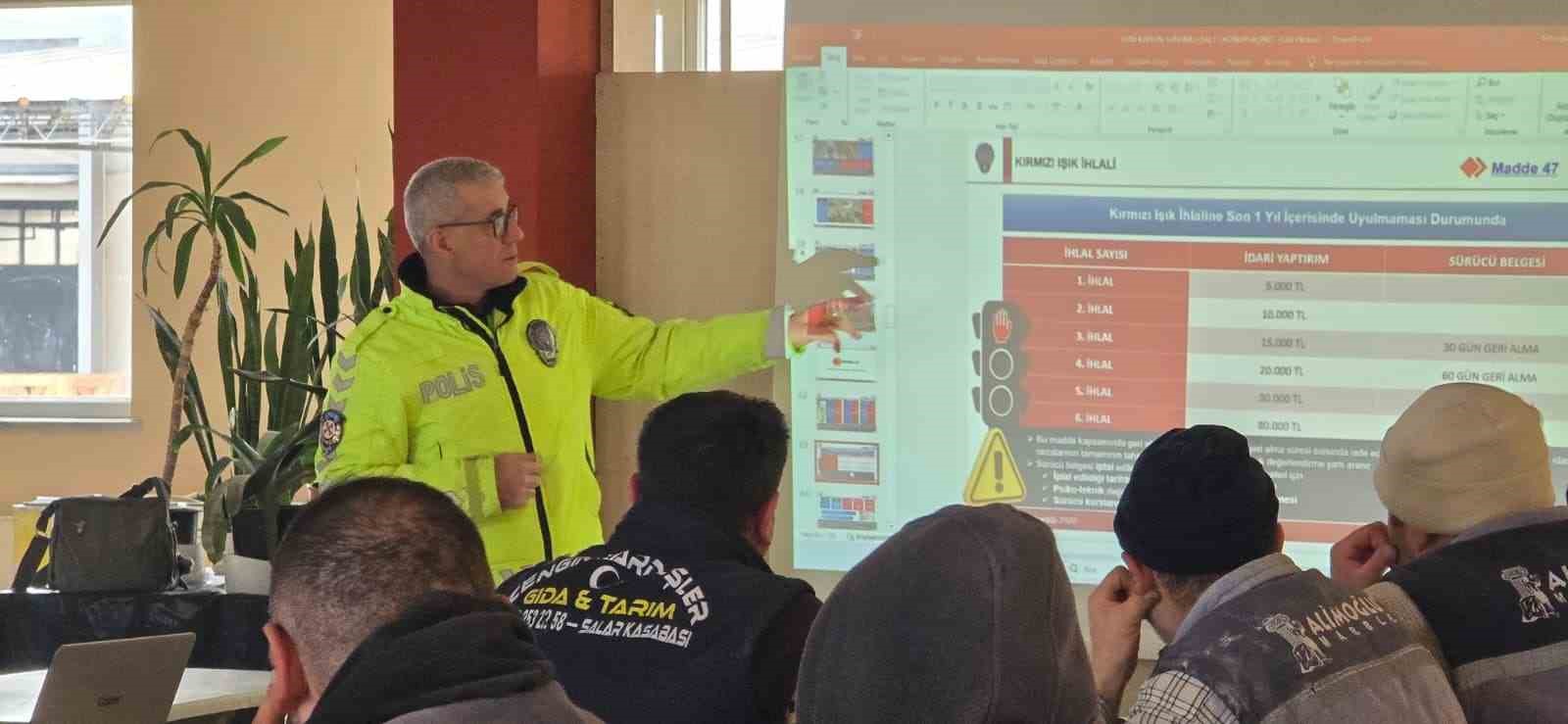 Fabrika çalışanlarına güvenlik trafik eğitimi
