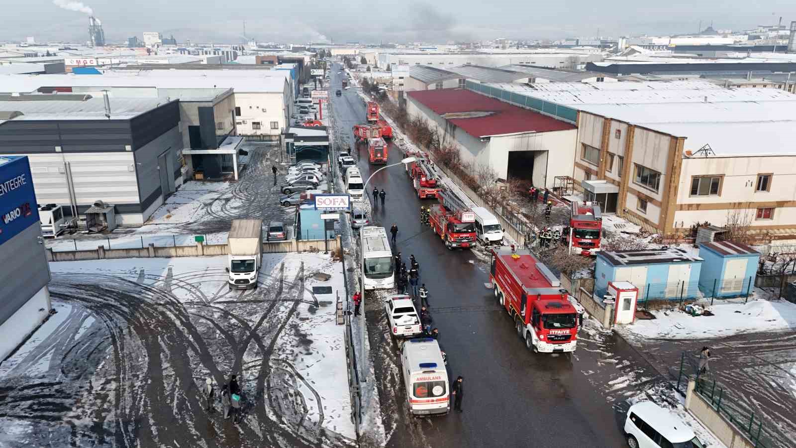 Fabrika yangını havadan görüntülendi

