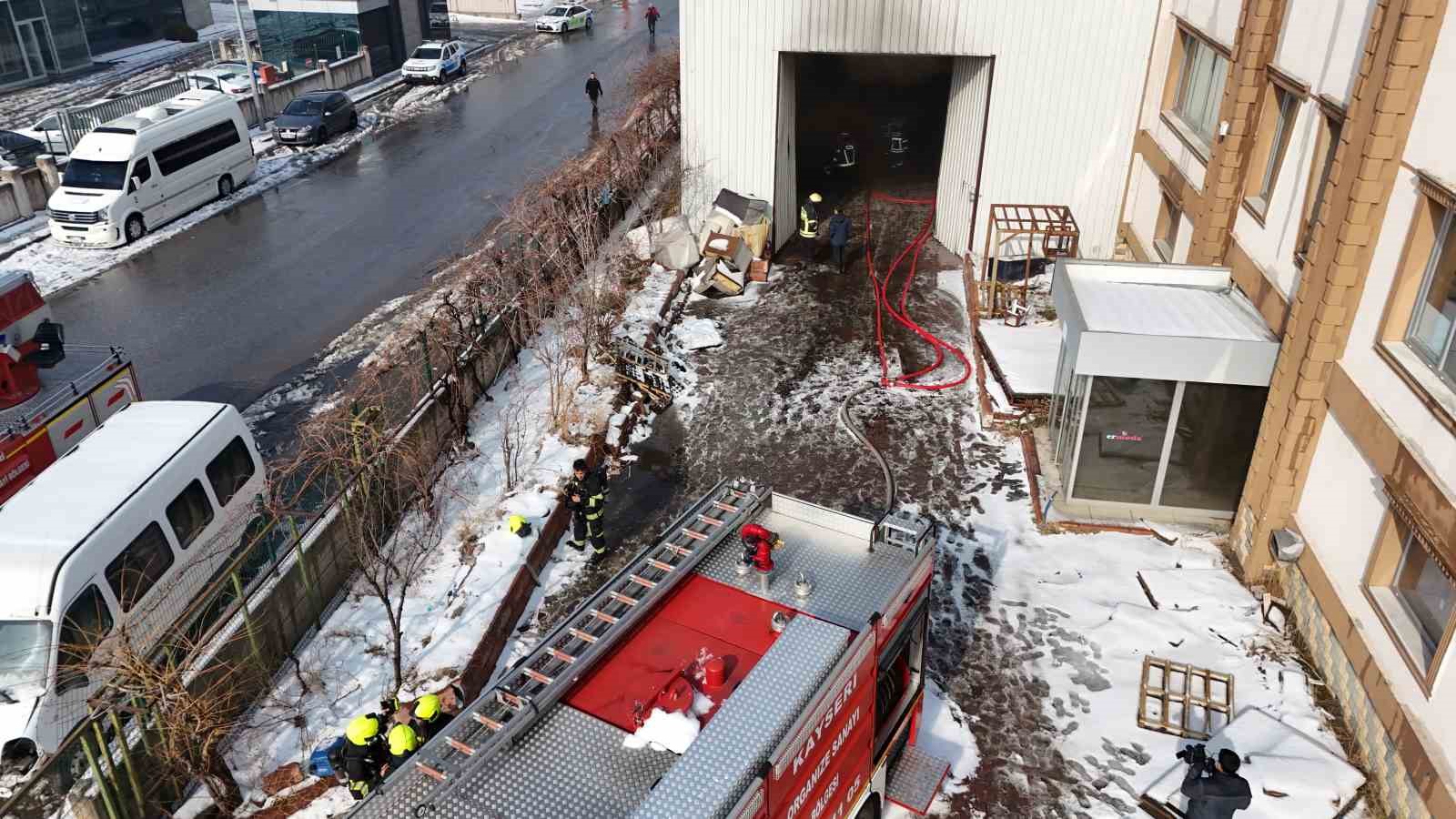 Fabrika yangını havadan görüntülendi
