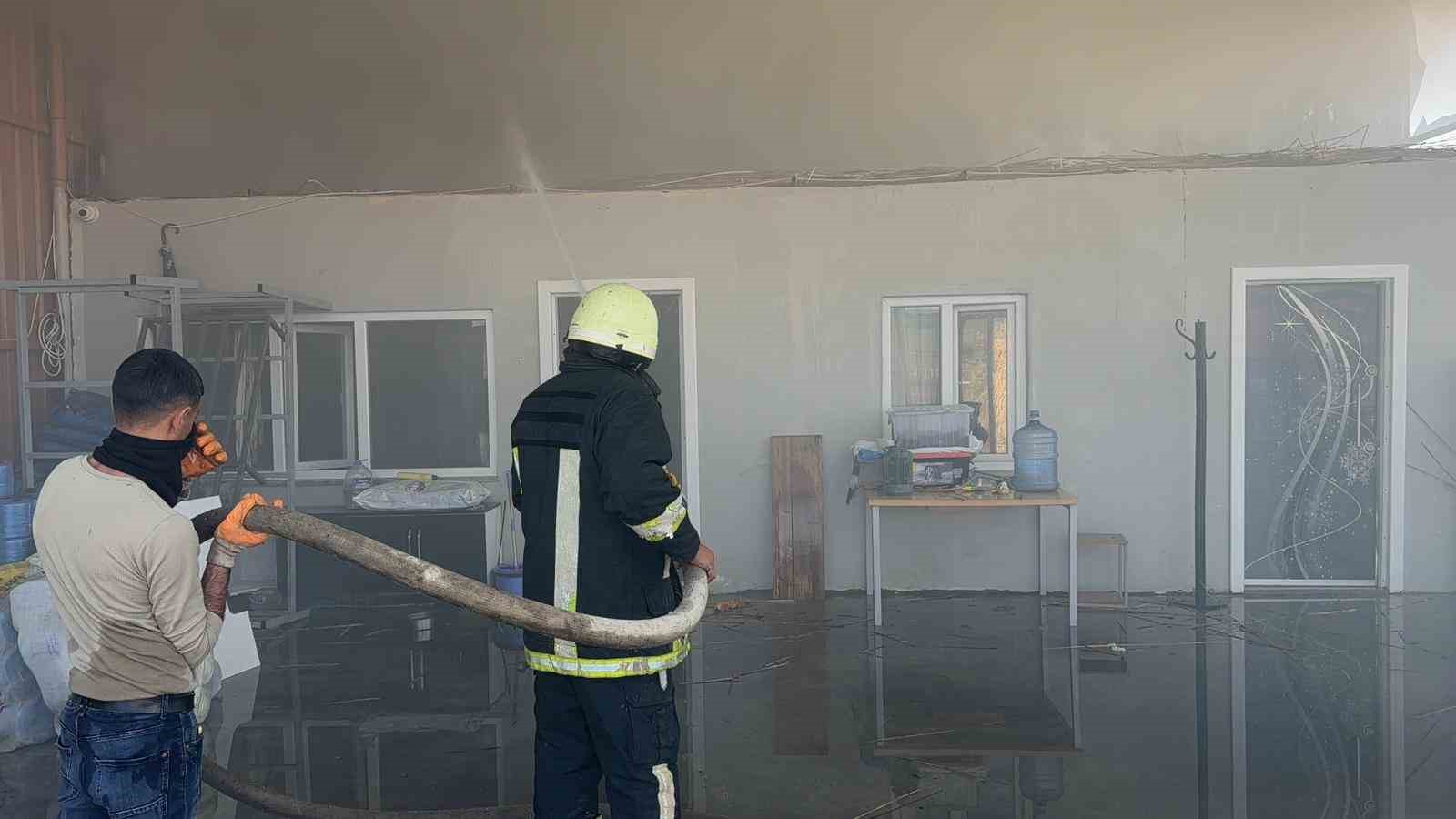 Fabrika yangını kontrol altına alındı
