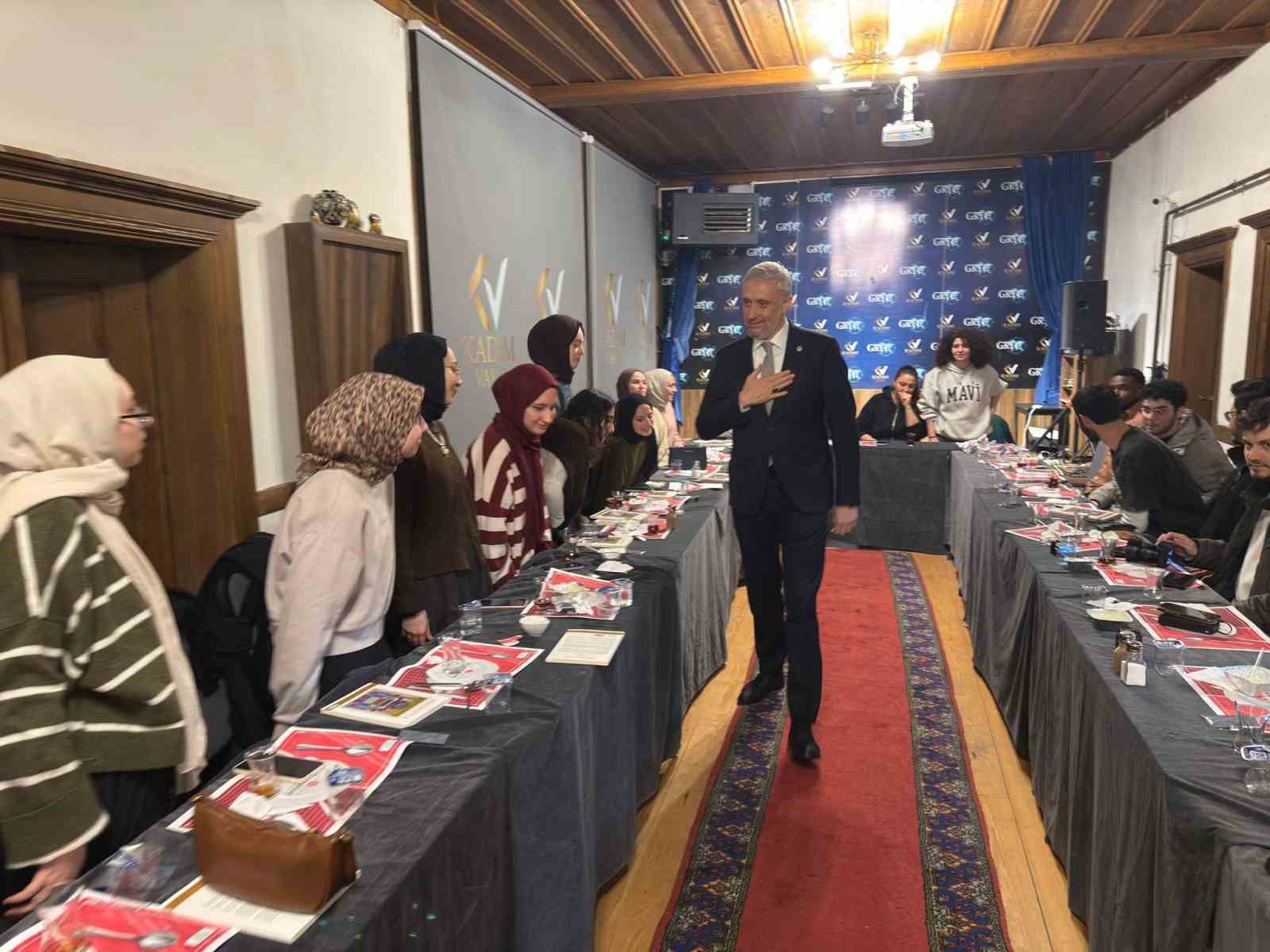 Farklı ilden gelen üniversiteli gençler sosyal sorumluluk için Kütahya’da ağırlandı
