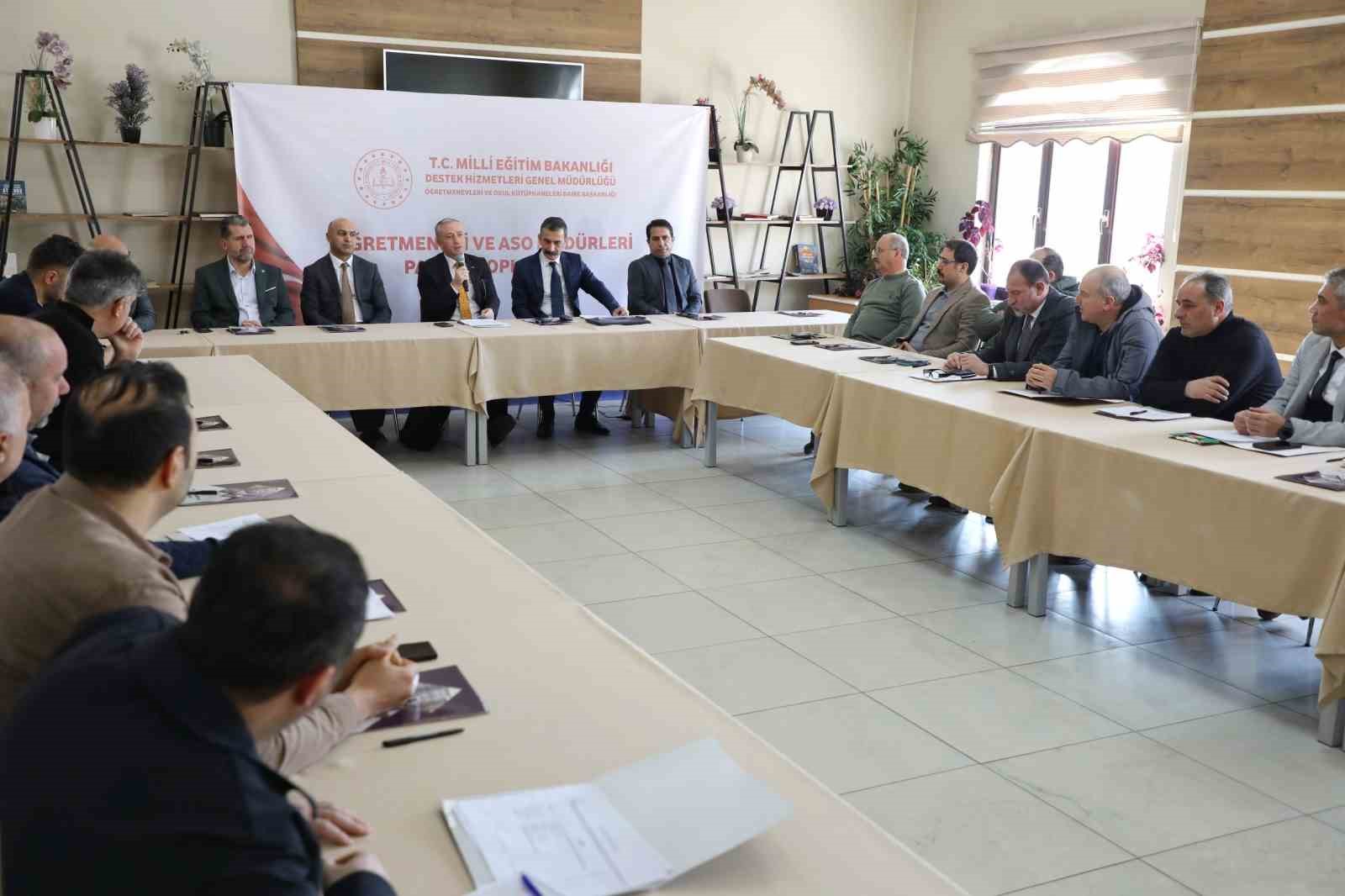 Farklı illerden gelen öğretmenevi müdürleri Ağrı’da bir araya geldi
