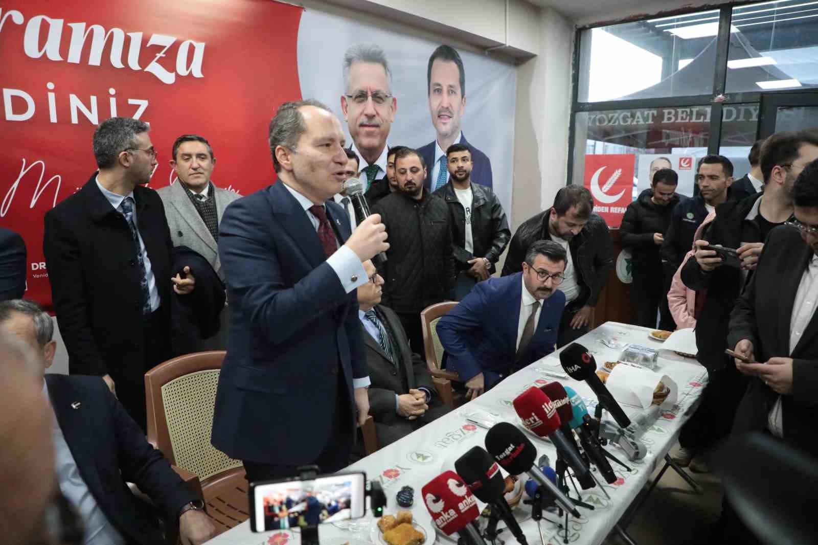 Fatih Erbakan Yozgat’ta vatandaşlarla iftar sofrasında buluştu
