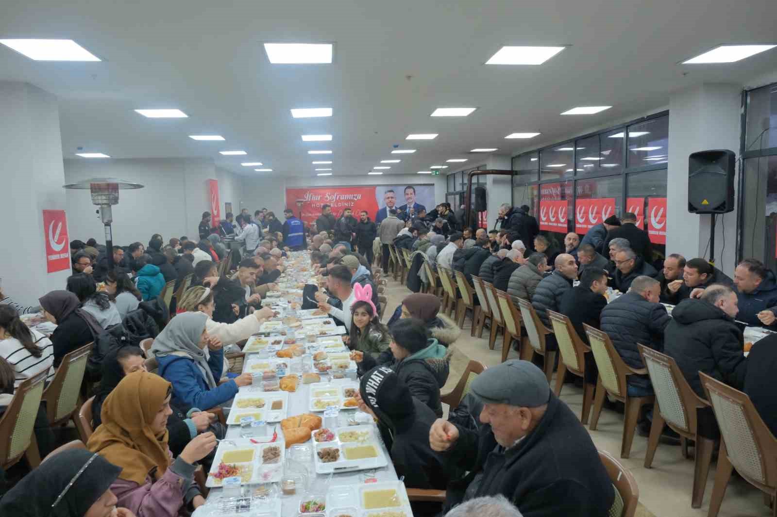 Fatih Erbakan Yozgat’ta vatandaşlarla iftar sofrasında buluştu

