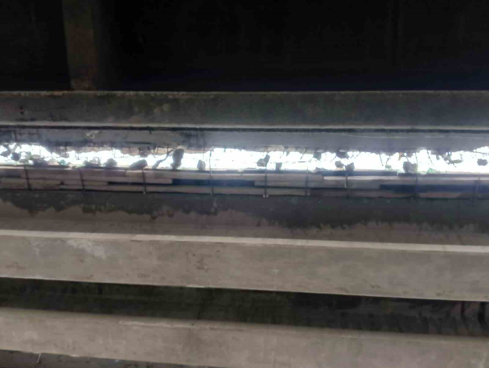 Fatih Köprüsü’ndeki açık inşaat alanı, ana arterdeki trafiği tehlikeye sokuyor
