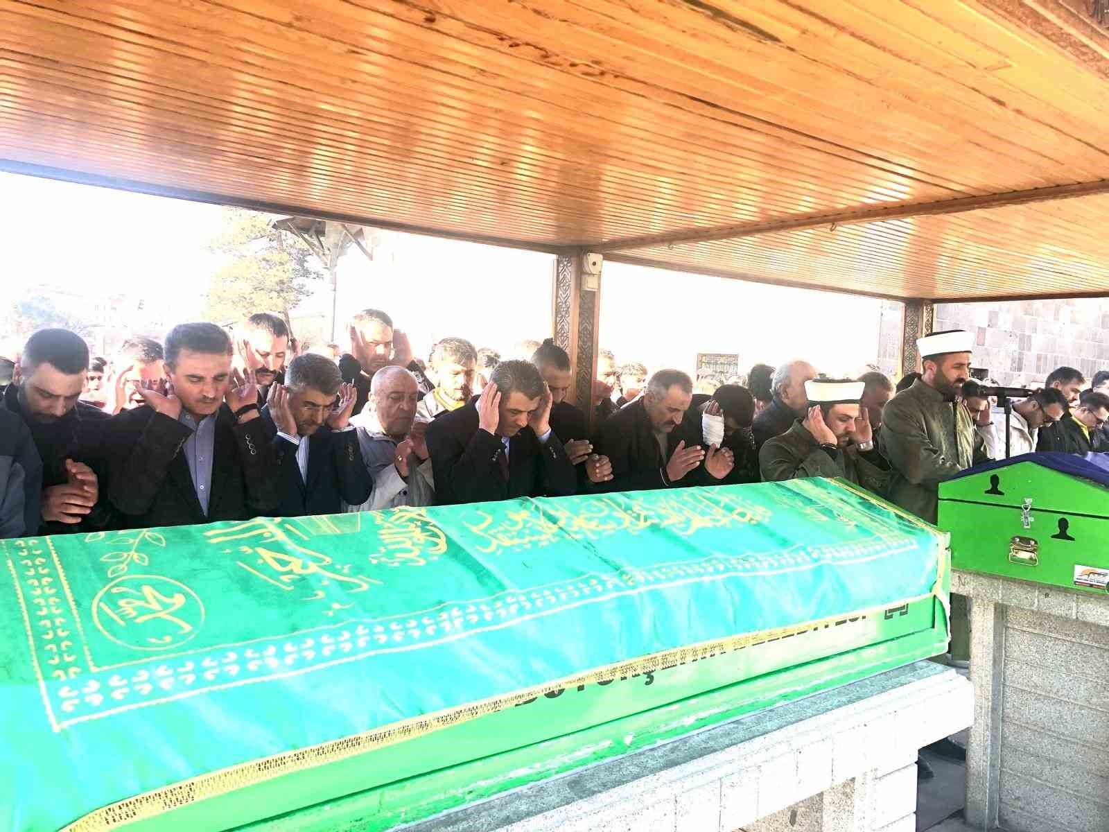 Fatih Kutlu öğretmen son yolculuğuna uğurlandı
