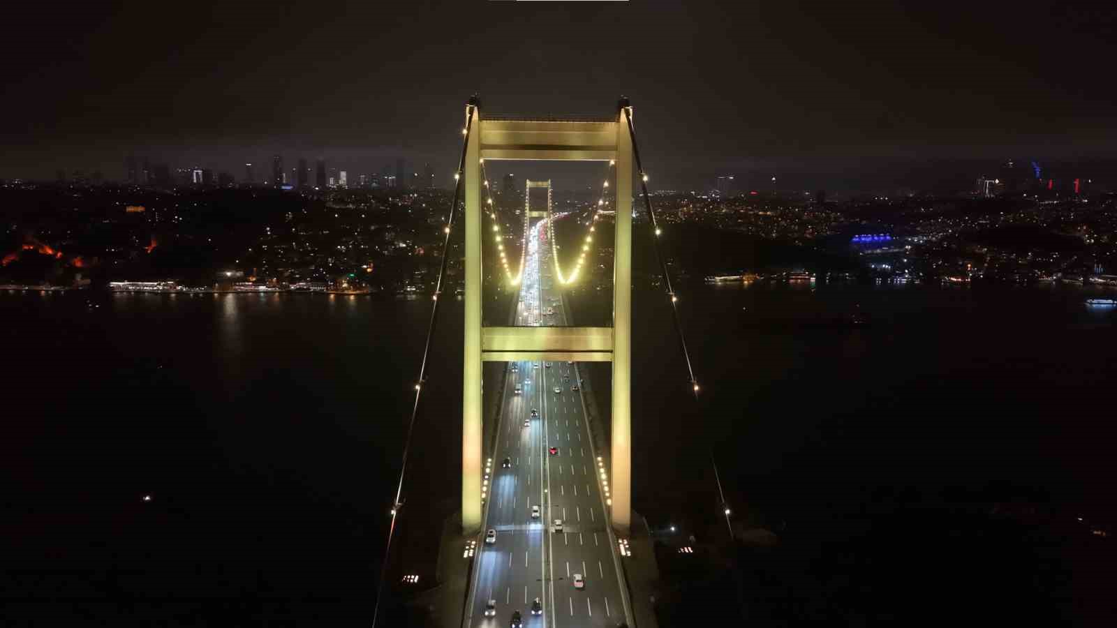 Fatih Sultan Mehmet Köprüsü kanser hastası çocuklar için sarıya büründü
