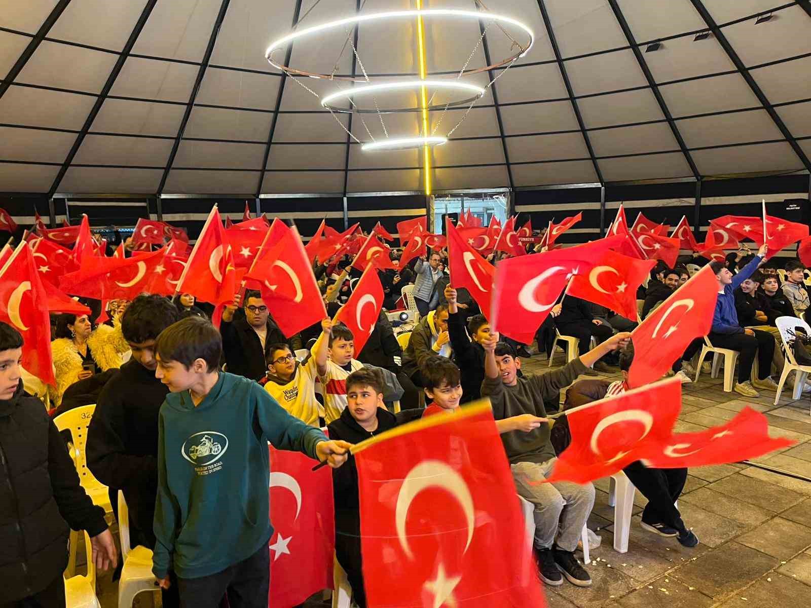 Fatih’te, A Milli Takım’ın Kosova galibiyeti coşkuyla kutlandı
