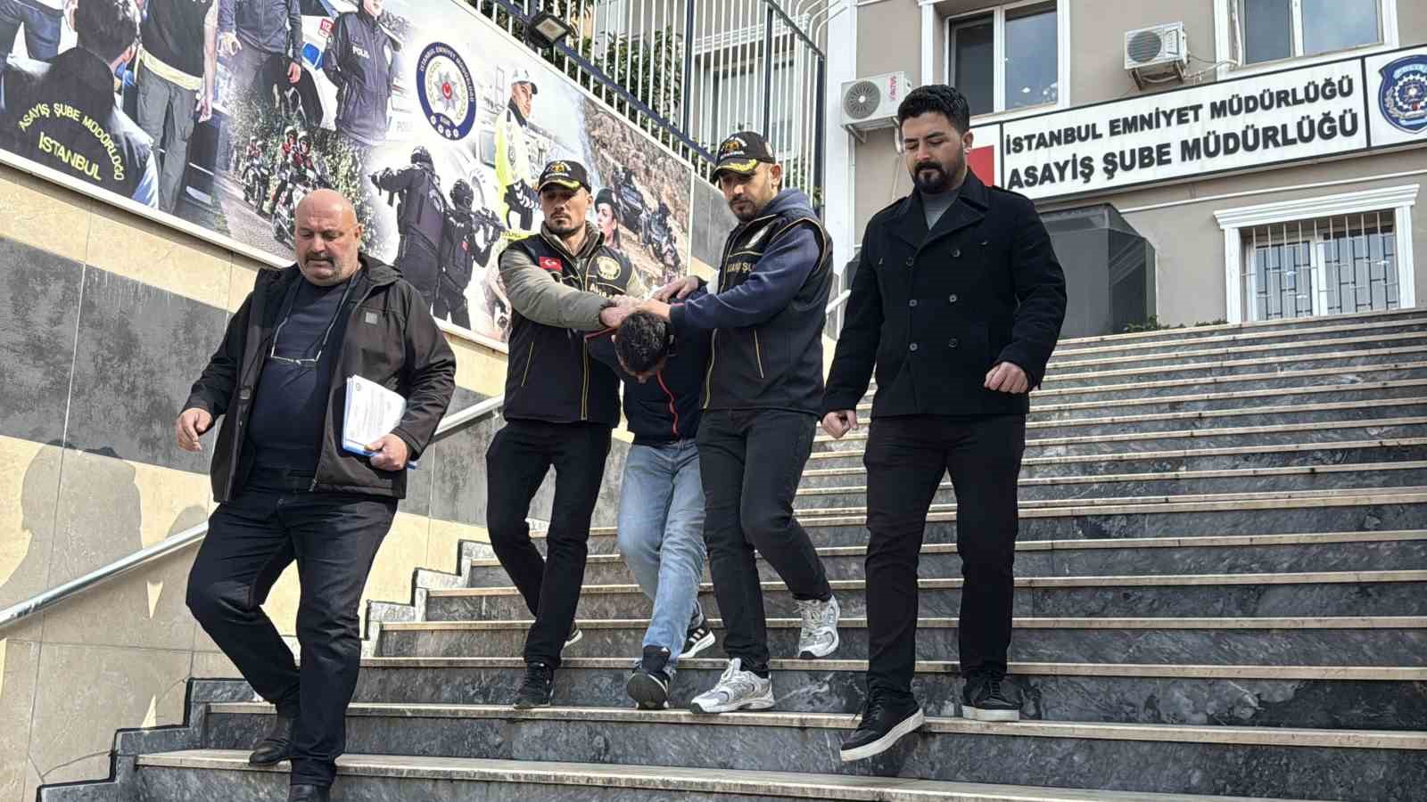 Fatih’te boşanma aşamasındaki eşini öldüren şüphelinin ifadesi ortaya çıktı: ‘‘Silahın kurulu olduğunu unutmuşum’’
