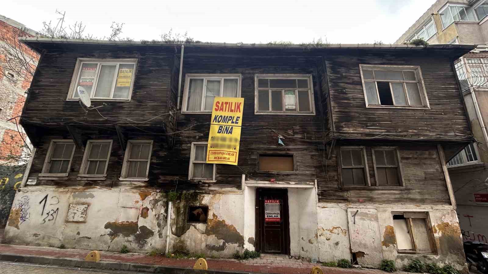 Fatih’te izinsiz kazı yapılan ev görüntülendi
