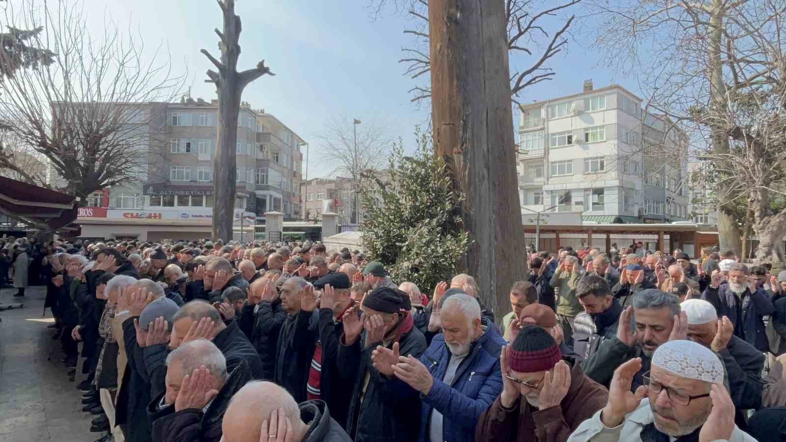 Fatih’te kocası tarafından öldürülen Semiha Deniz son yolculuğuna uğurlandı
