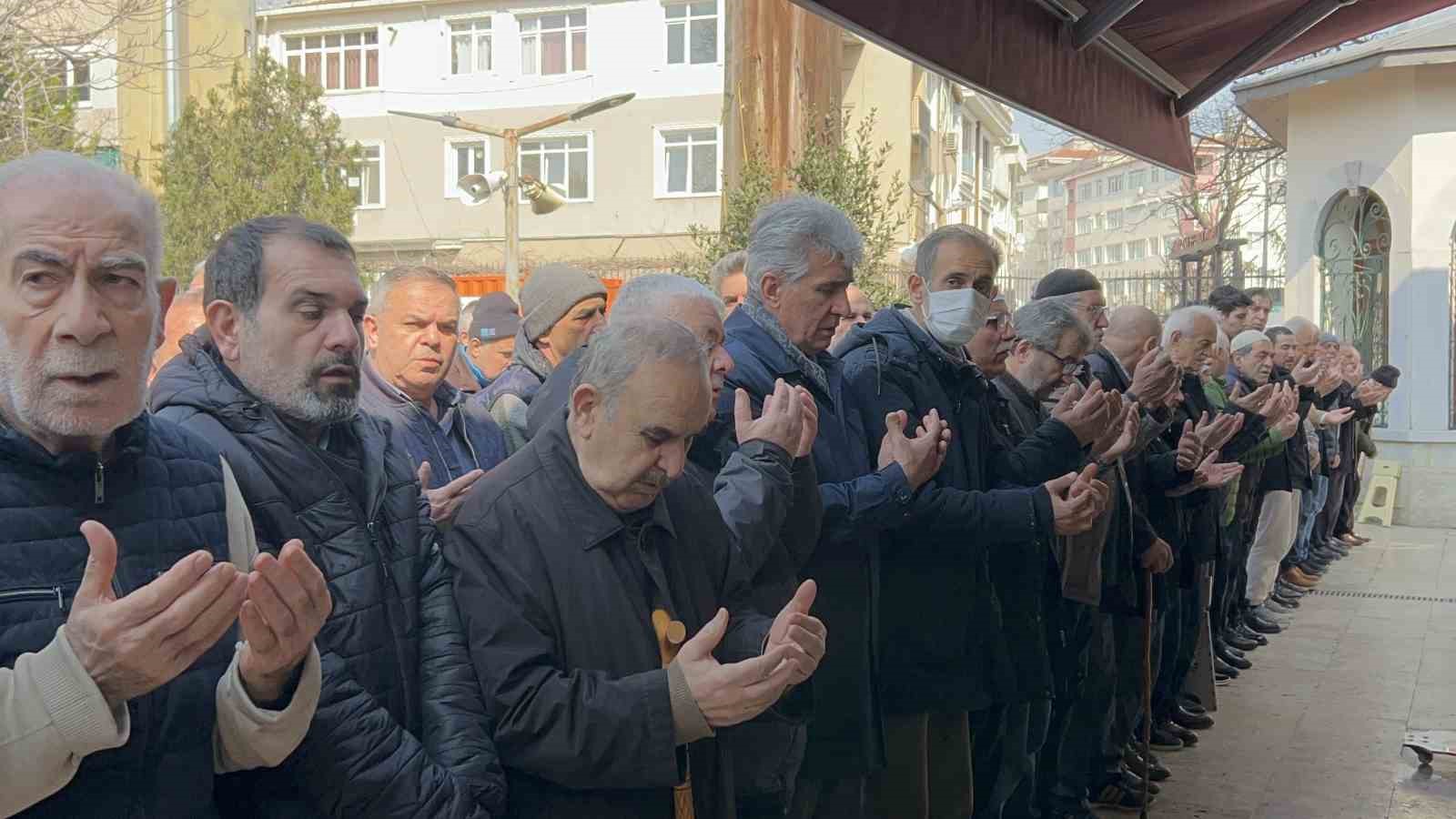 Fatih’te kocası tarafından öldürülen Semiha Deniz son yolculuğuna uğurlandı
