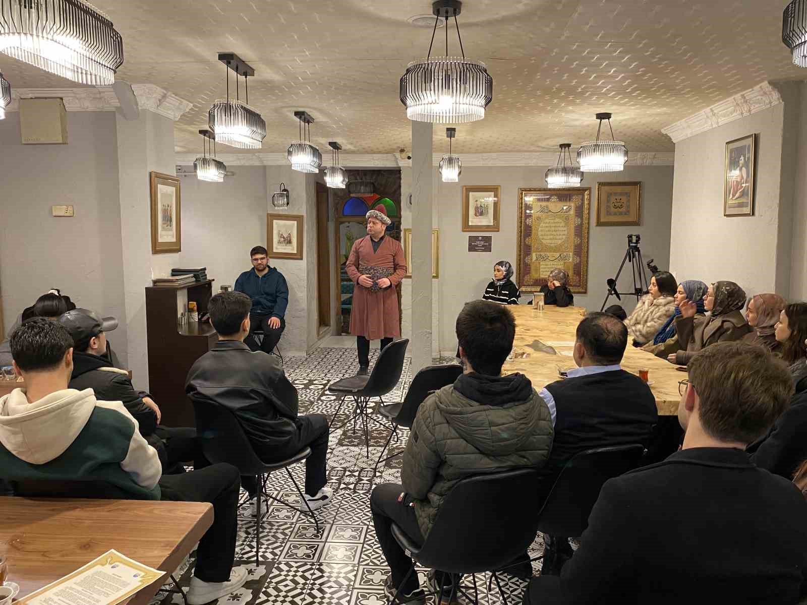 Fatih’te üniversite öğrencileri iftarda buluştu
