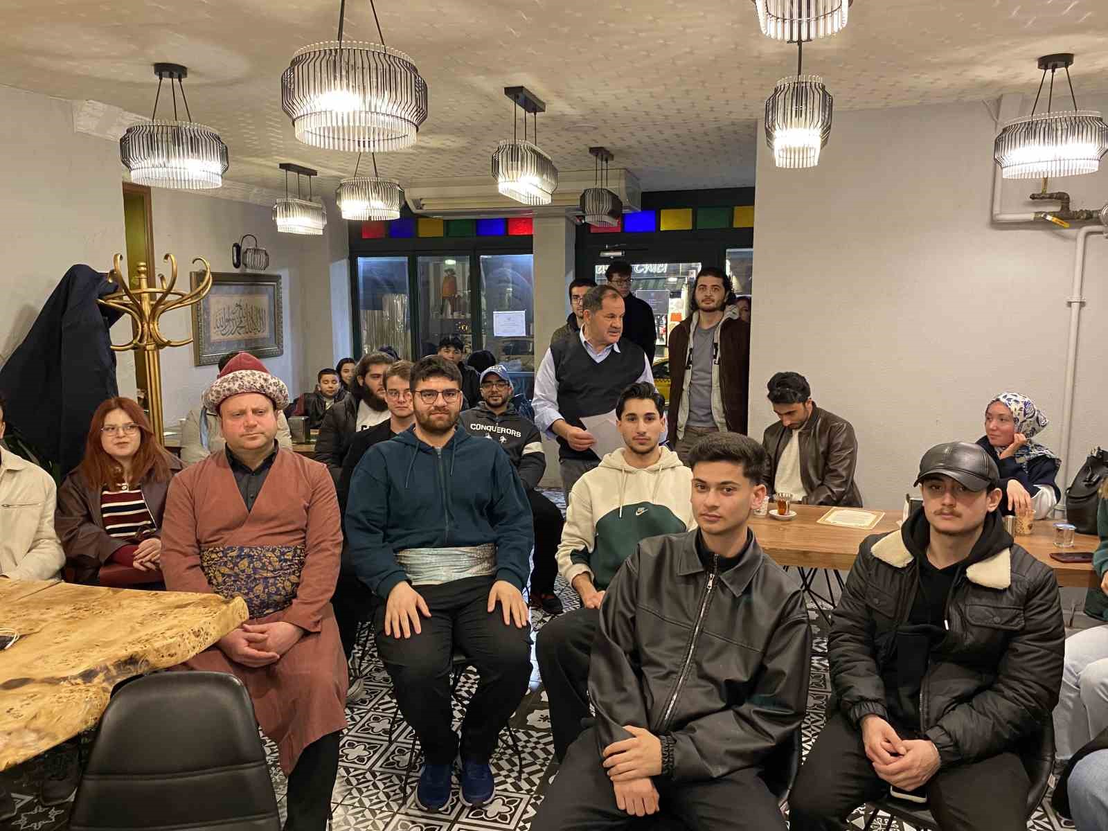 Fatih’te üniversite öğrencileri iftarda buluştu
