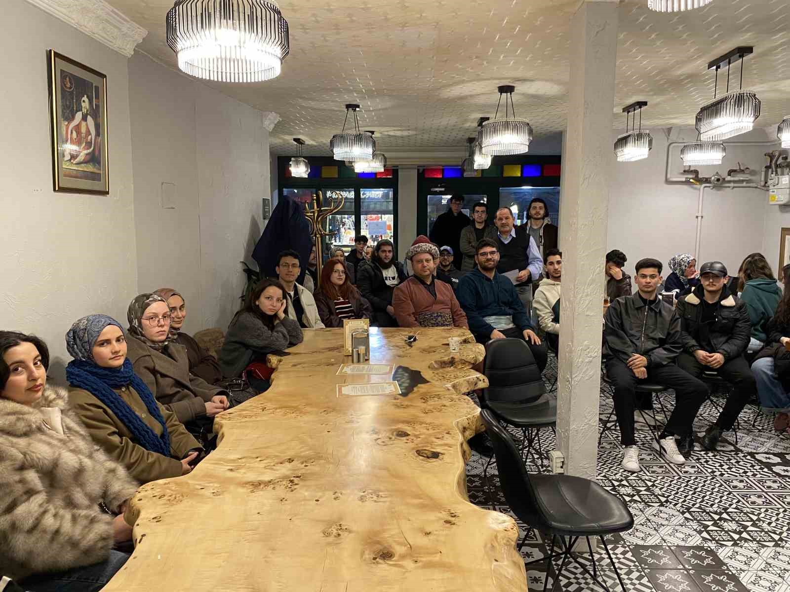 Fatih’te üniversite öğrencileri iftarda buluştu
