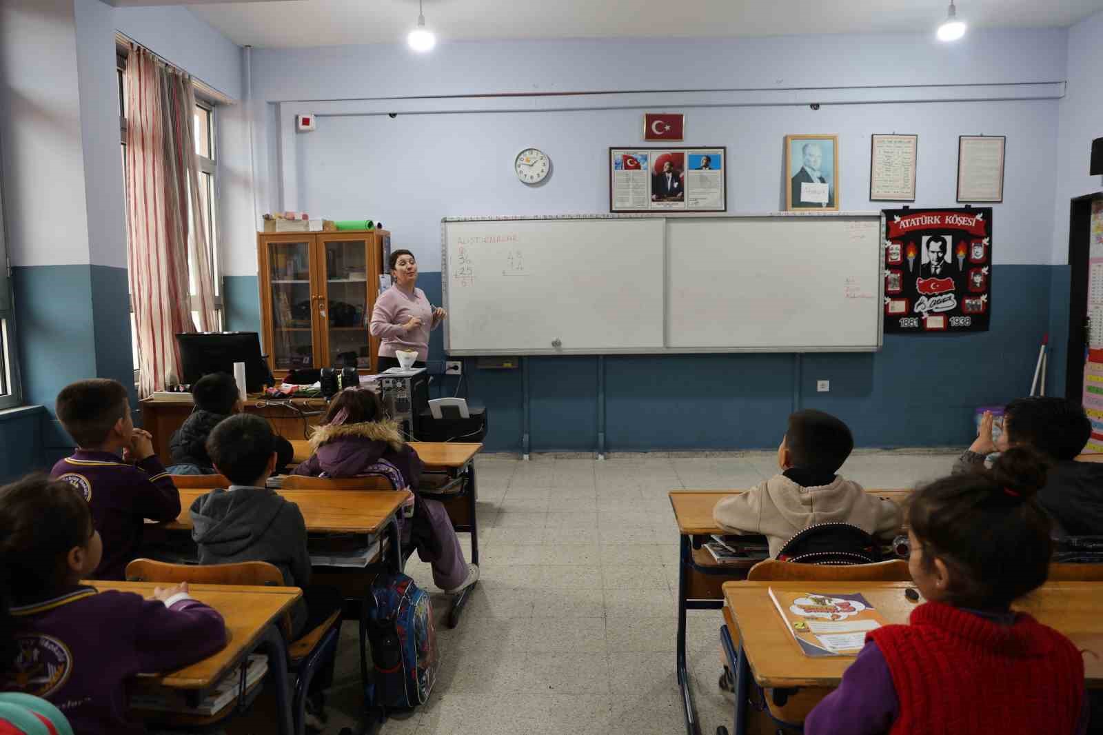 Fatma öğretmen kanseri yendi, öğrencilerine kavuştu
