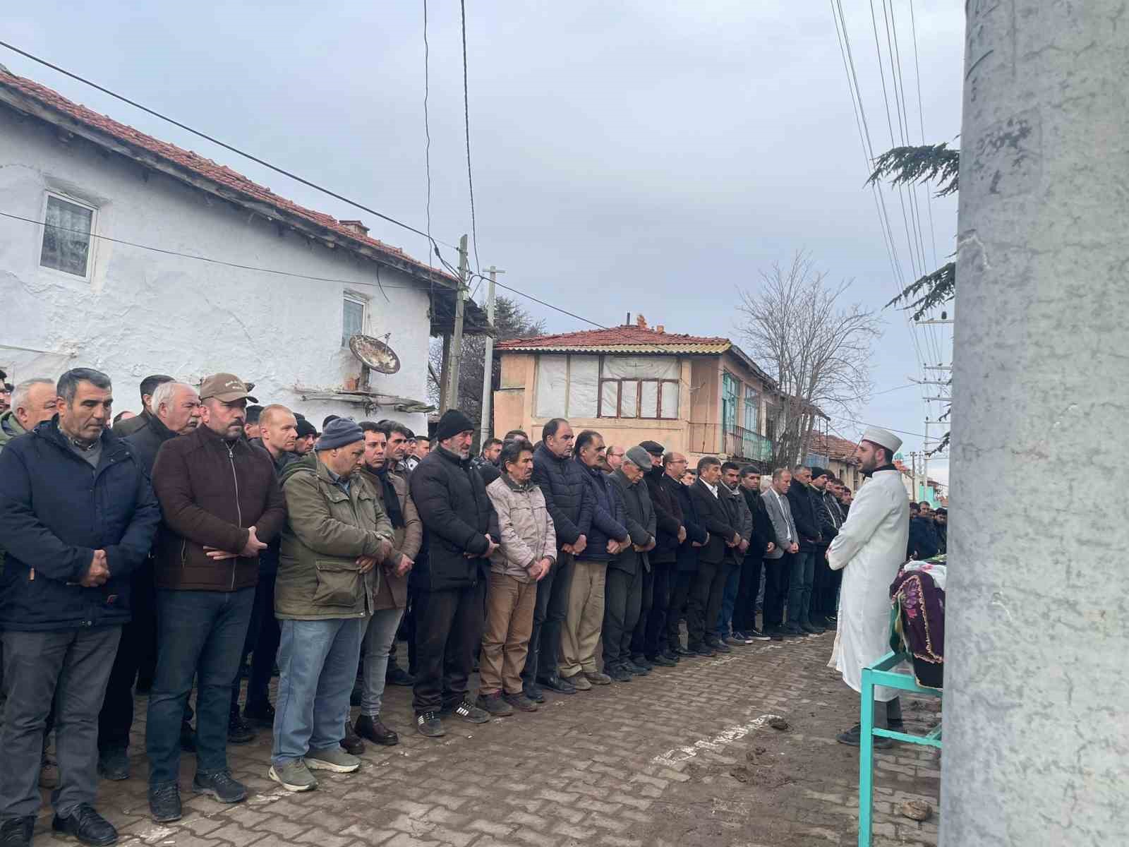 Feci kaza kurbanları toprağa veriliyor
