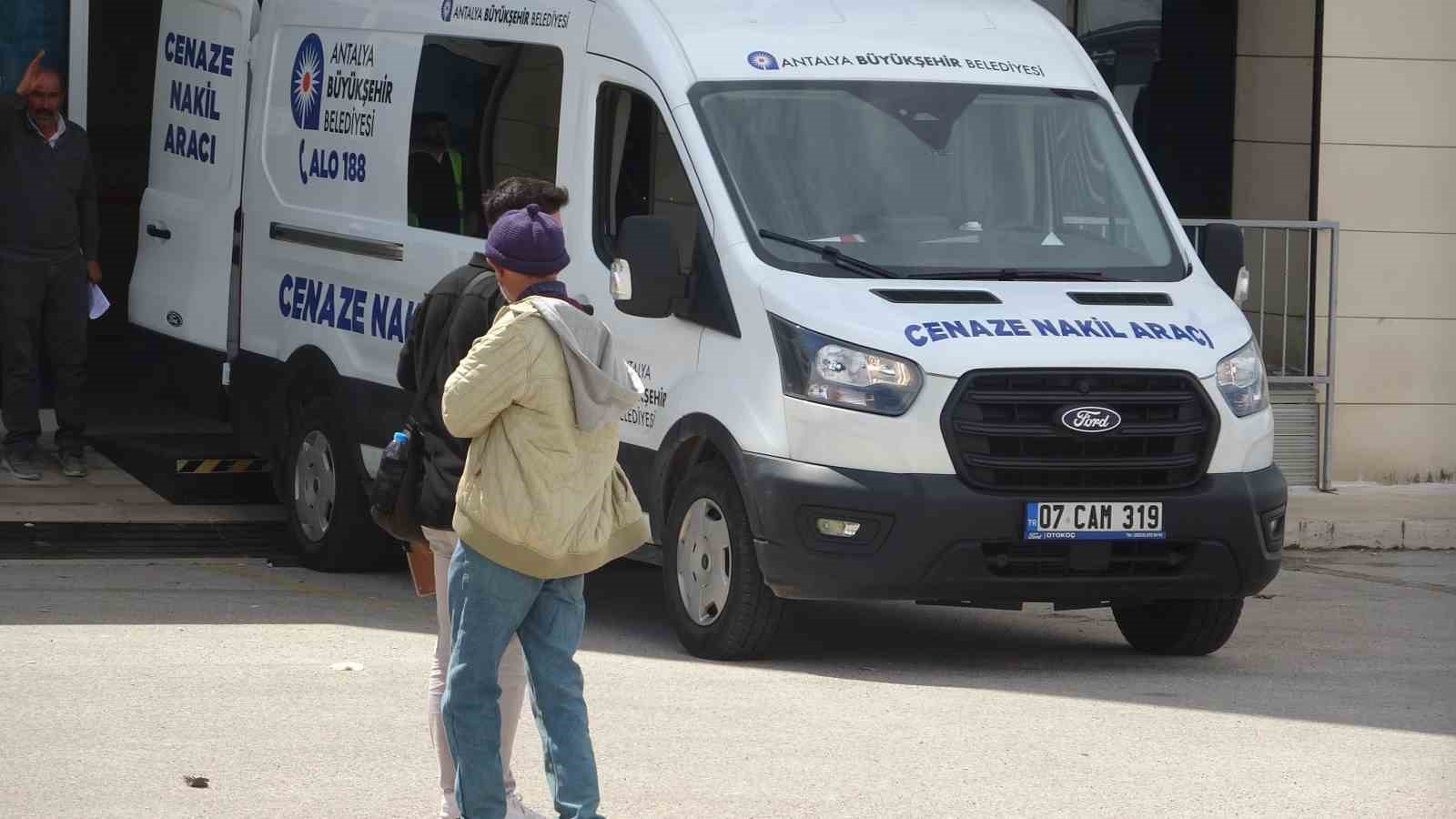 Feci kazada hayatını kaybeden gençlerin cenazeleri gözyaşları içinde teslim alındı
